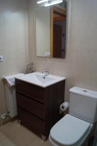 Un baño de Apartamento Turístico “El Yugo”