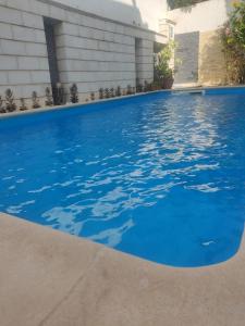 Bazén v ubytování Villa S6 avec piscine, jardin et jacuzzi nebo v jeho okolí