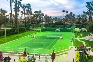 Tennis ja/või seinatennis majutusasutuses Fairway View Getaway Pool Spa Tennis Access või selle läheduses