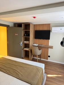TV a/nebo společenská místnost v ubytování Vion Hotel