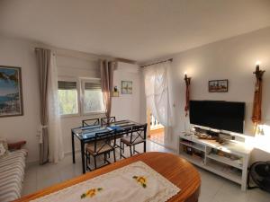 Μια τηλεόραση ή/και κέντρο ψυχαγωγίας στο Estrella Del Mar, Denia