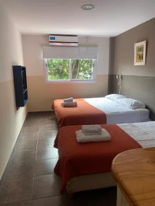 Giường trong phòng chung tại Hotel Leguizamón