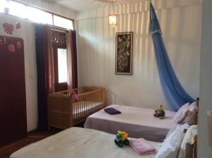 a bedroom with two twin beds and a crib at HELFAROAN Spacious, Superb panoramic view! in Kandy