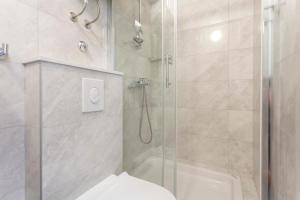 Ένα μπάνιο στο Apartmani Jurass +32 φωτογραφίες