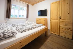 Łóżko lub łóżka w pokoju w obiekcie Apartmenthaus Esther