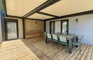 Μπαλκόνι ή βεράντα στο Charming ecolodge with heated pool all year round