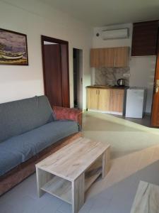 a living room with a couch and a coffee table at Apartmani Bosfor in Dobra Voda