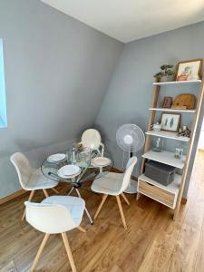 Posedenie v ubytovaní Superbe Logement Vue Cathédrale