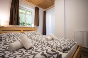 Łóżko lub łóżka w pokoju w obiekcie Apartmenthaus Esther