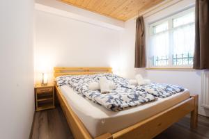 Łóżko lub łóżka w pokoju w obiekcie Apartmenthaus Esther