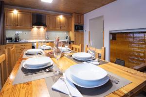 Kuchnia lub aneks kuchenny w obiekcie Apartmenthaus Esther