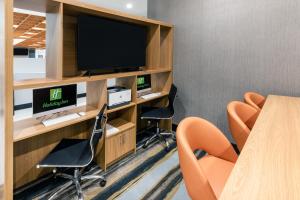 TV a/nebo společenská místnost v ubytování Holiday Inn Port Arthur - Park Central by IHG