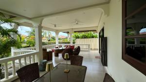 Balkón nebo terasa v ubytování Villa Baan Lisa, Hua Hin, 2BR,2BA, near Soi 94, beach, restaurants & Shopping