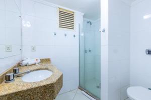 a bathroom with a sink and a shower at Hotel Suárez Campo Bom in Campo Bom +44 photos