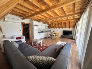 a living room with a couch and a table at KiDRAK OTEL MONTENEGRO-1 in Faralya