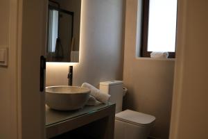 Ένα μπάνιο στο Can Olivera Lujo rural con piscina climatizada +24 φωτογραφίες