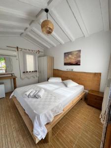 a bedroom with a large bed in a room at KiDRAK OTEL MONTENEGRO-1 in Faralya