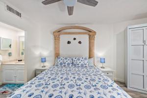 a bedroom with a bed with a blue and white bedspread at Sonoran Spa 2BR 2BA Sleeps 8 6th Floor- E607 in Campo del Medio +70 photos
