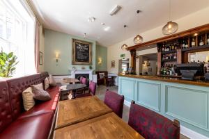 a living room filled with furniture and a coffee table at The White Hart Hotel in Welwyn