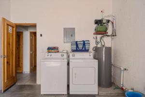 Galeriebild der Unterkunft 3 Story Home 3BR 2BA with Pool Garage and Rooftop View in La Choya