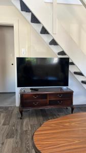 Televisyen dan/atau pusat hiburan di Marlin City Apartment 2
