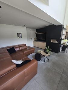 TV a/nebo společenská místnost v ubytování Tomorrowland Crib in de buurt van Boom