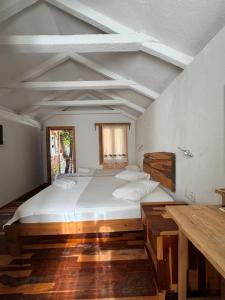 a bedroom with a large bed in a room at KiDRAK OTEL MONTENEGRO-1 in Faralya