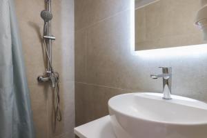 O baie la Kostas Beachfront Suite