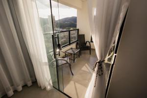 a room with a view of a room with a window at Flats Diamond - Conforto, ed.novo e moderno localização impar in São Lourenço