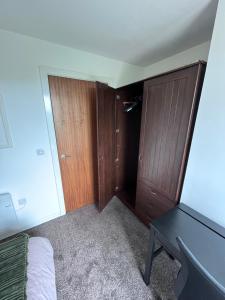 Кровать или кровати в номере Double Bedroom - Private Bathroom - City Centre