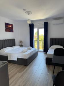 Postel nebo postele na pokoji v ubytování Hotel Vila AARON