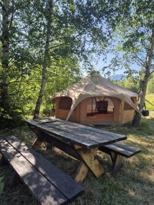 Příroda nedaleko luxury tent