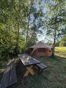 Příroda nedaleko luxury tent