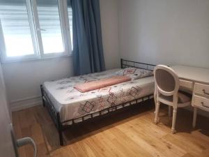 Postel nebo postele na pokoji v ubytování Appartement lumineux et convivial à partager