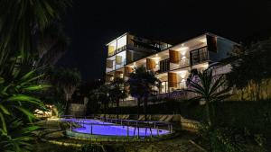 Bazén v ubytování Hotel Sanremo Vlore nebo v jeho okolí
