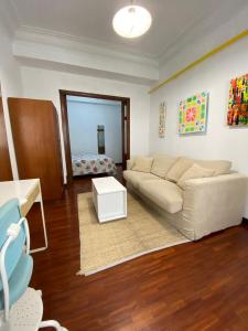 Et opholdsområde på Habitación Céntrica con sala