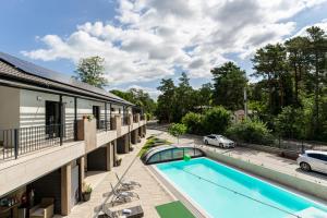 Bazén v ubytovaní Balaton Flow Residence alebo v jeho blízkosti
