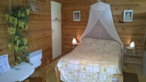Łóżko lub łóżka w pokoju w obiekcie La Gamardaise - M.Millot