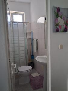 a bathroom with a toilet and a sink at Apartamento azul Mar in Albufeira