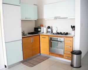 Η κουζίνα ή μικρή κουζίνα στο Sea Front 2 bedroom apartment