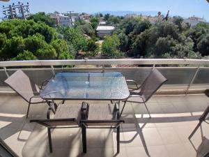 Balkon oz. terasa v nastanitvi Spacious apartment with top view