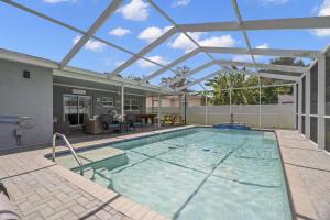 Πισίνα στο ή κοντά στο Poolside Paradise