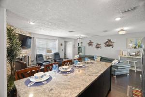 Χώρος καθιστικού στο Poolside Paradise