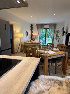 a kitchen and living room with a table and chairs at Domblick und Eifelwind - Wohlfühlen und Erholen in Dahlem