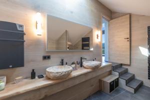Ένα μπάνιο στο Cabana & Terrasse du Bourget - Jacuzzi +33 φωτογραφίες