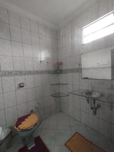Ένα μπάνιο στο Quarto Privativo Rains Santos
