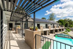 Bazén v ubytovaní Balaton Flow Residence alebo v jeho blízkosti