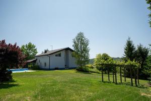 a view of the house from the yard at Hausta House in Pregrada