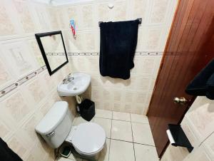 Ένα μπάνιο στο Modern and cozy apartment