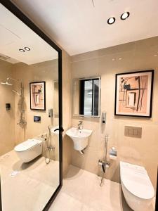 Ένα μπάνιο στο شقق واستديوهات SiS